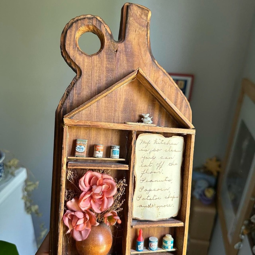 Miniature Bathroom Diorama Shadow Box with Cream Frame - Picture 7 of 8
